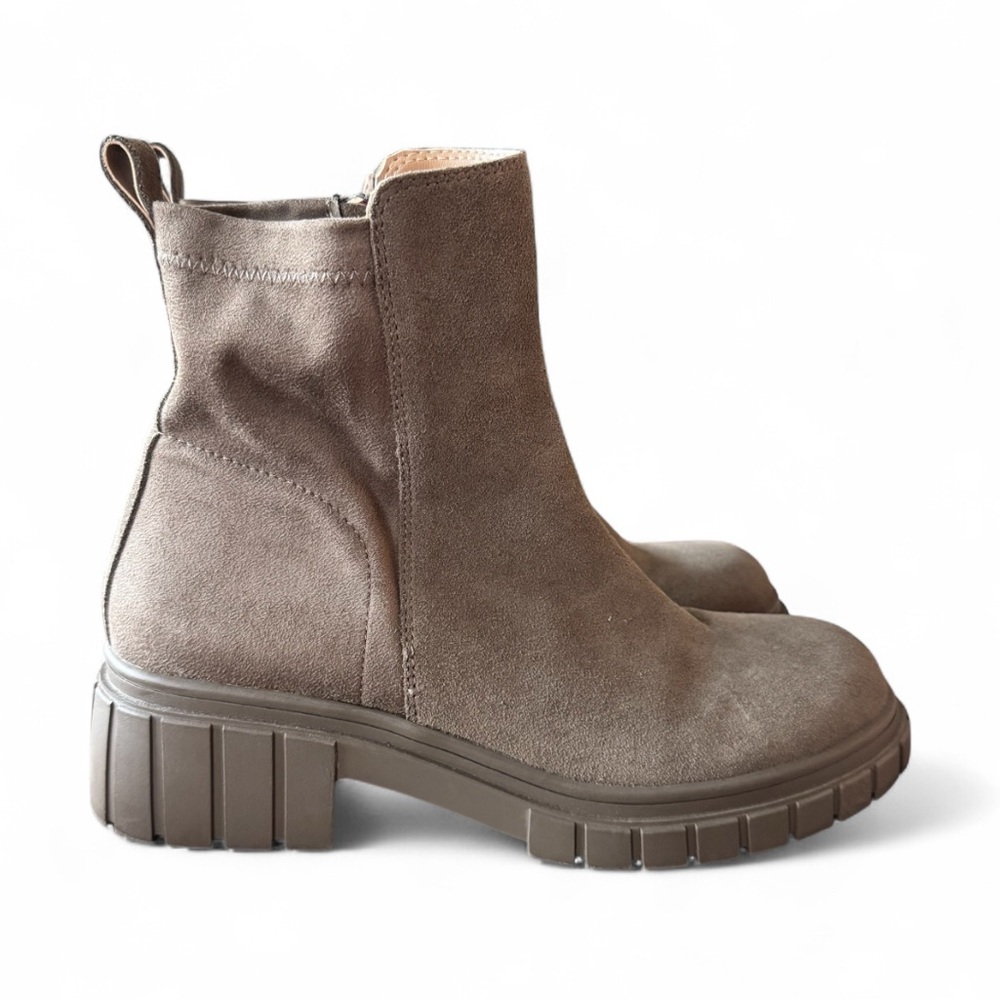 Blondo Taupe Suede Ankle Booties Women’s Size 8.5